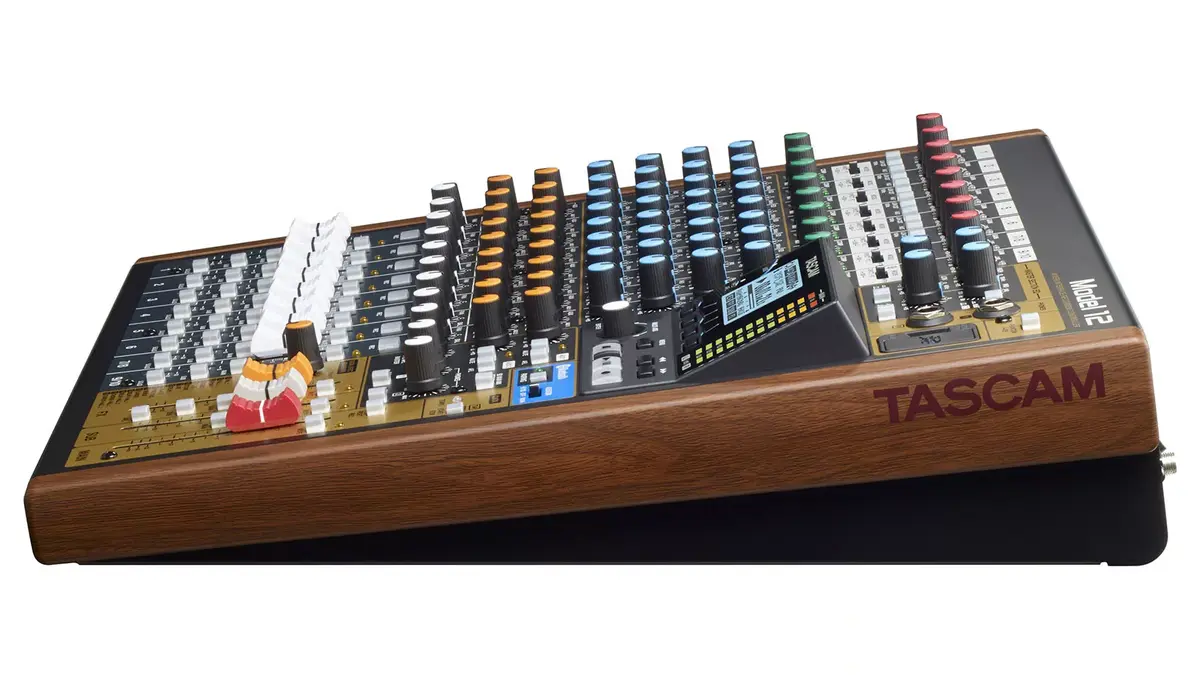 Tascam Model 12 12 kanālu mikseris Photo 8