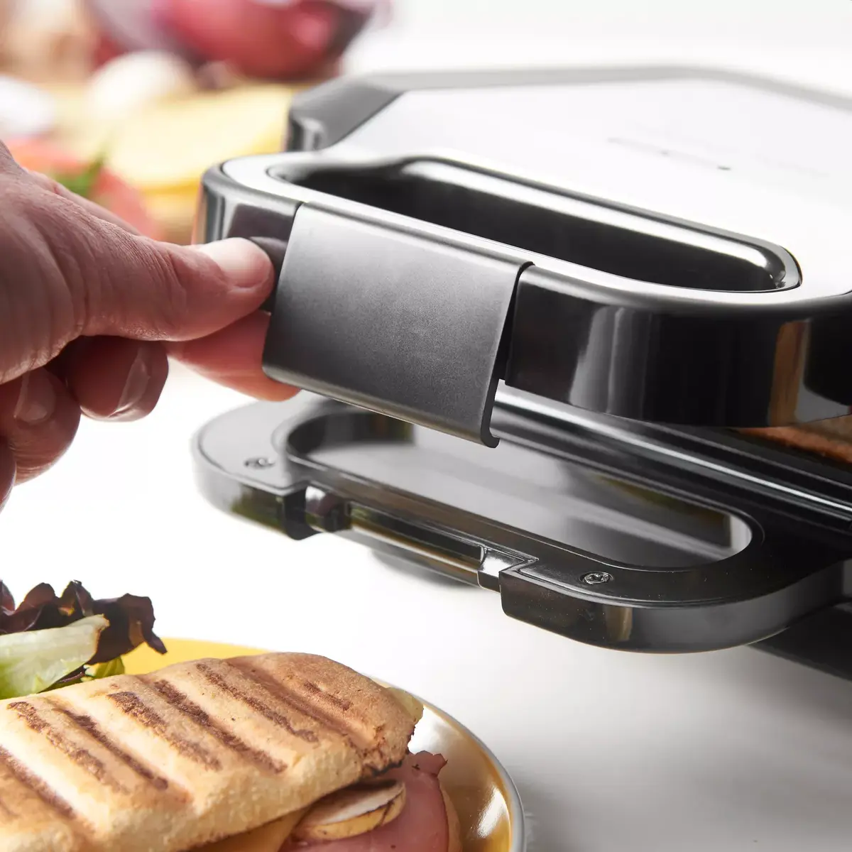 Russell Hobbs 26810-56 3-in-1 Sandwich and Waffle Maker Photo 8