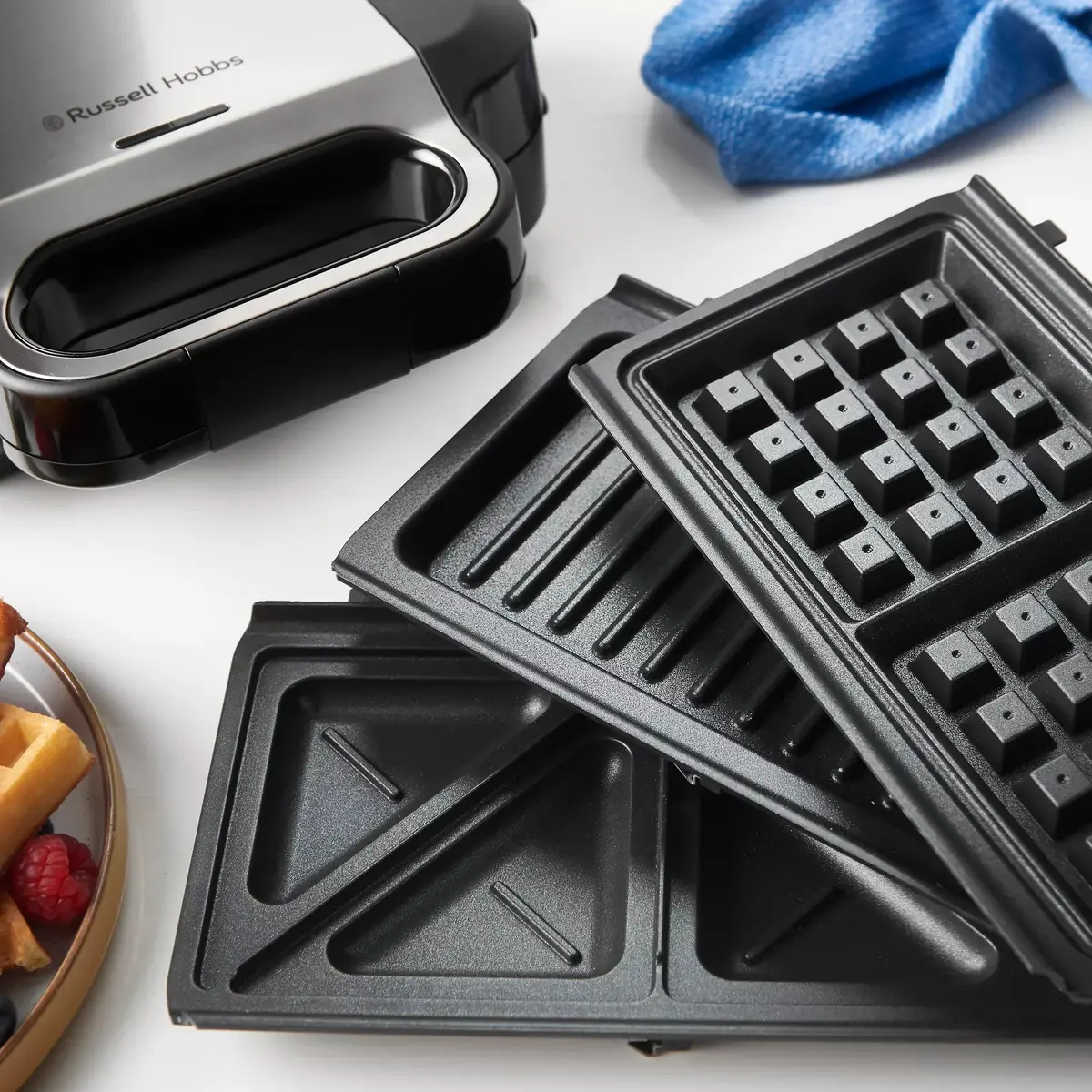 Russell Hobbs 26810-56 3-in-1 Sandwich and Waffle Maker Photo 12