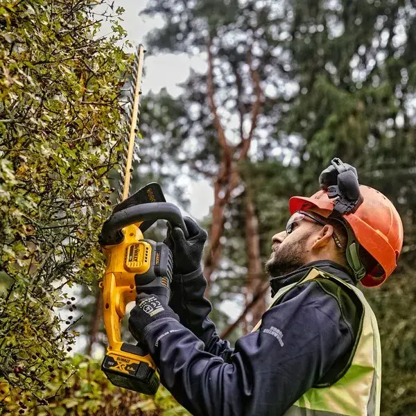 Power hedge trimmer DeWALT DCMHT563N-XJ Photo 7