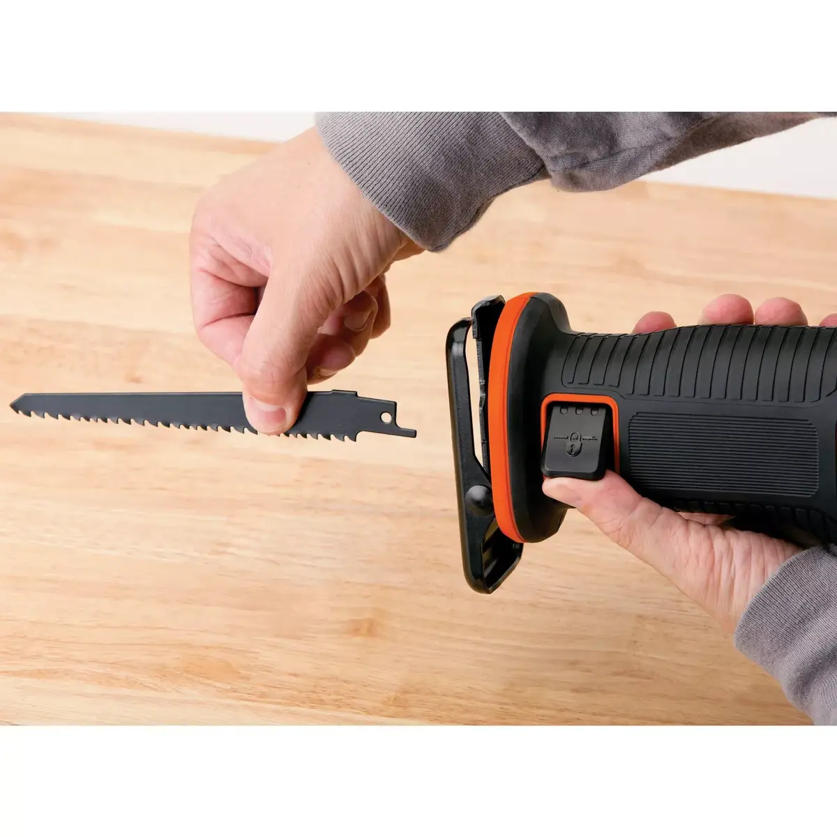 Аккумуляторная сабельная пила Black & Decker BDCR18-QW Photo 5