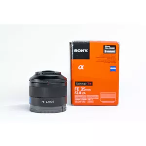 35mm F2.8 ZEISS, E-mount full-frame lens