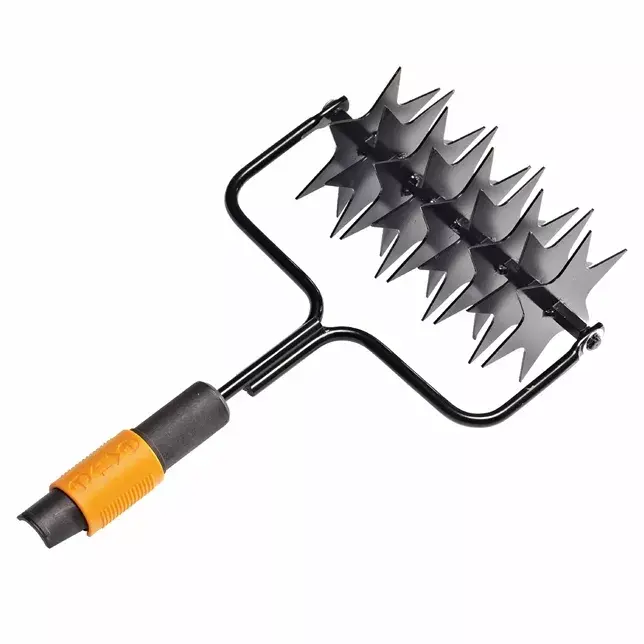 Fiskars 136524 Garden Fork Handle Photo 2