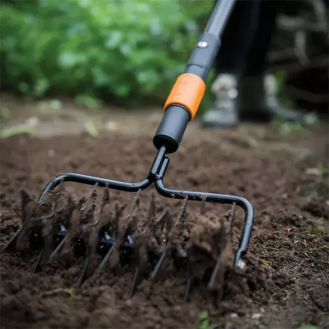 Fiskars 136524 Garden Fork Handle Photo 3