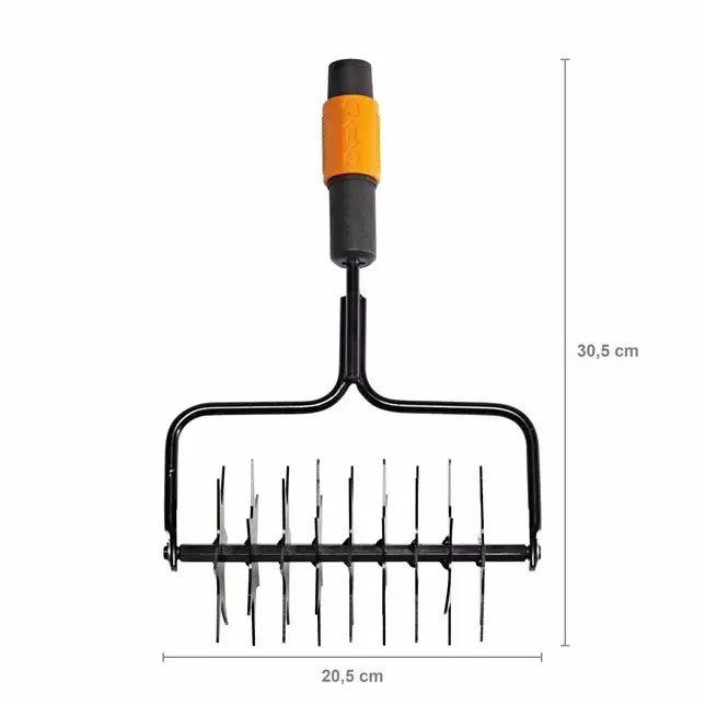 Fiskars 136524 Garden Fork Handle Photo 4