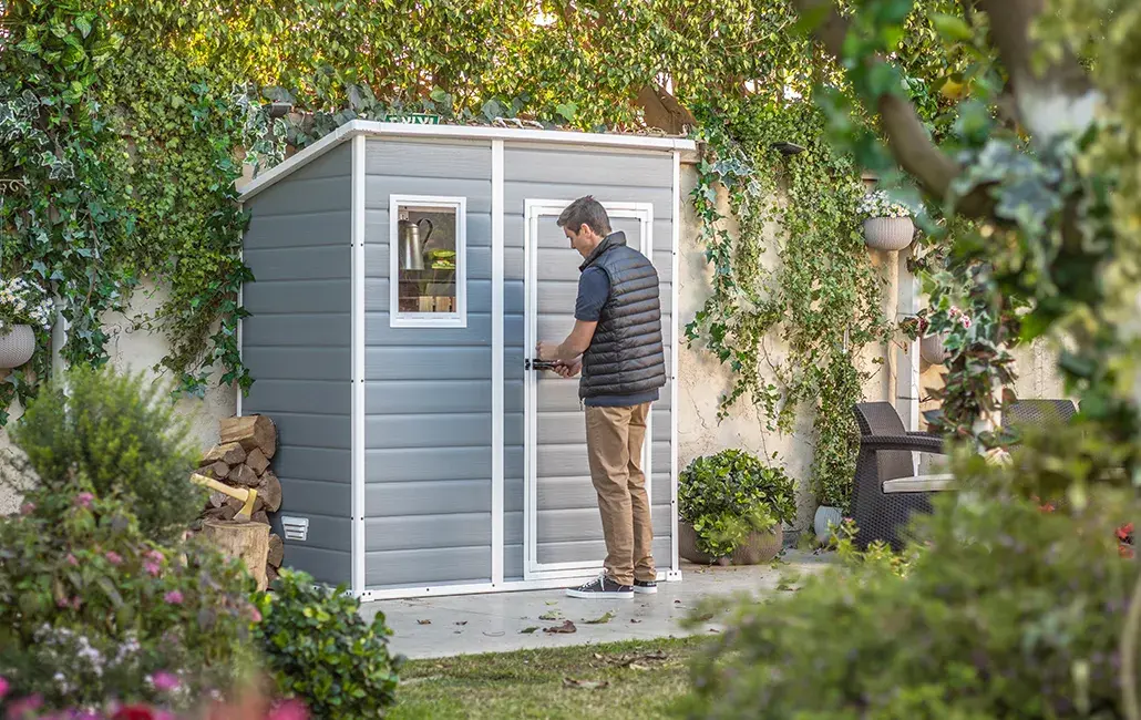 Keter Manor Pent 6x4 plastic shed Photo 6