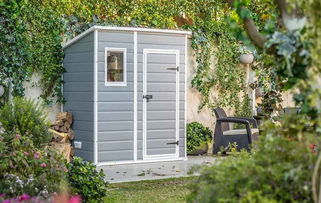 Keter Manor Pent 6x4 plastic shed Photo 7