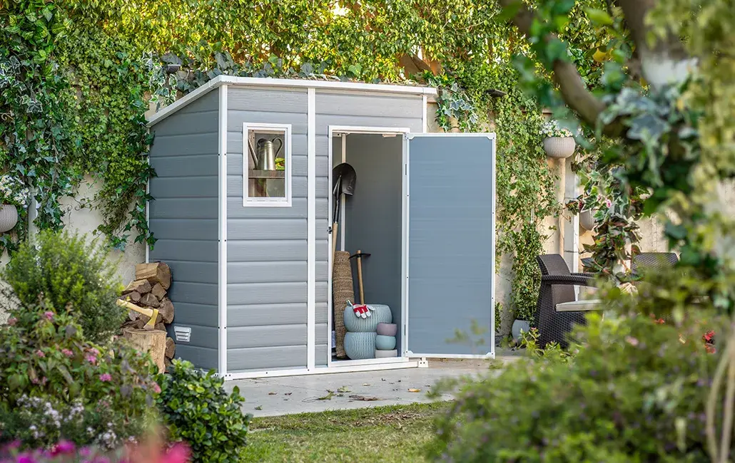 Keter Manor Pent 6x4 plastic shed Photo 8