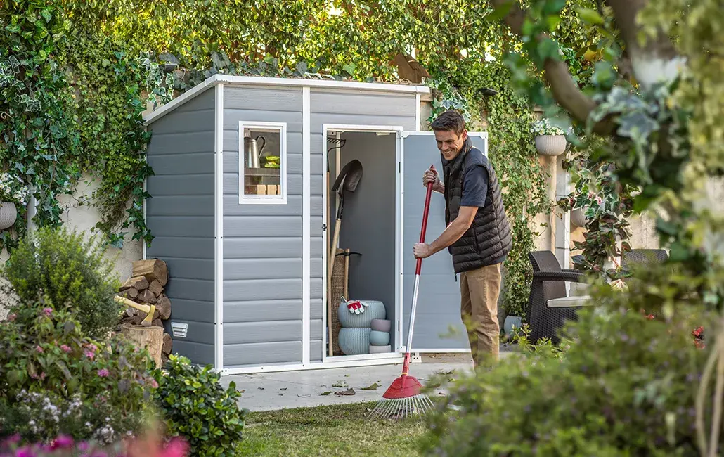 Keter Manor Pent 6x4 plastic shed Photo 9