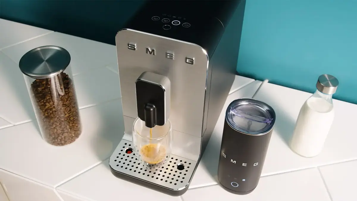Кофемашина Smeg BCC11BLMEU с функцией пара Photo 18