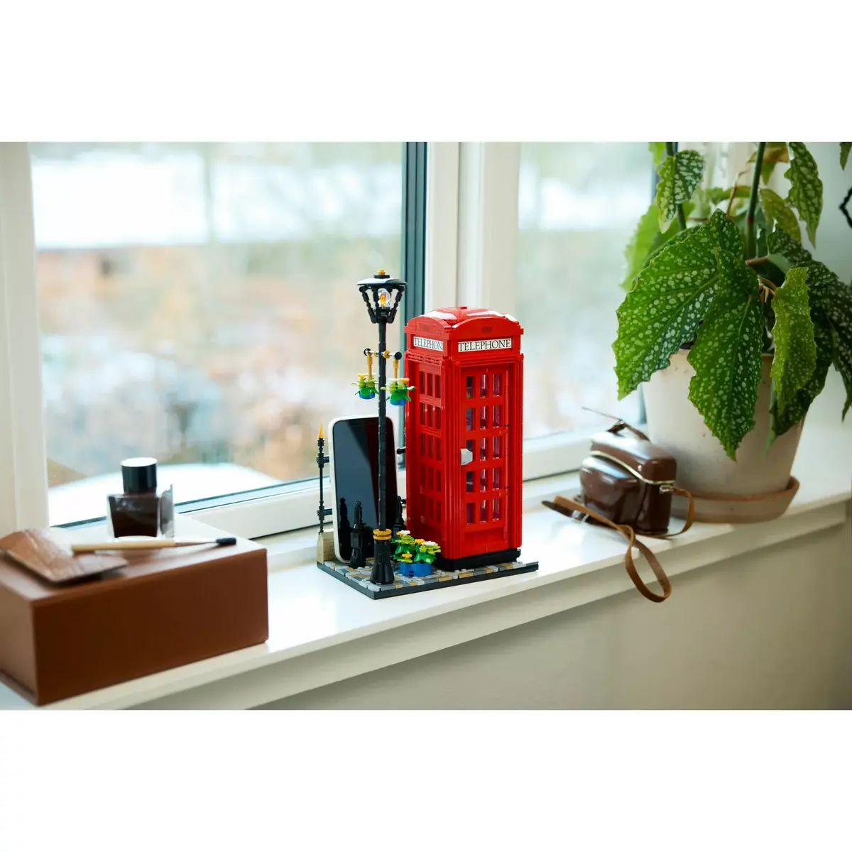 Конструктор LEGO Red London Telephone Box 21347 Photo 5
