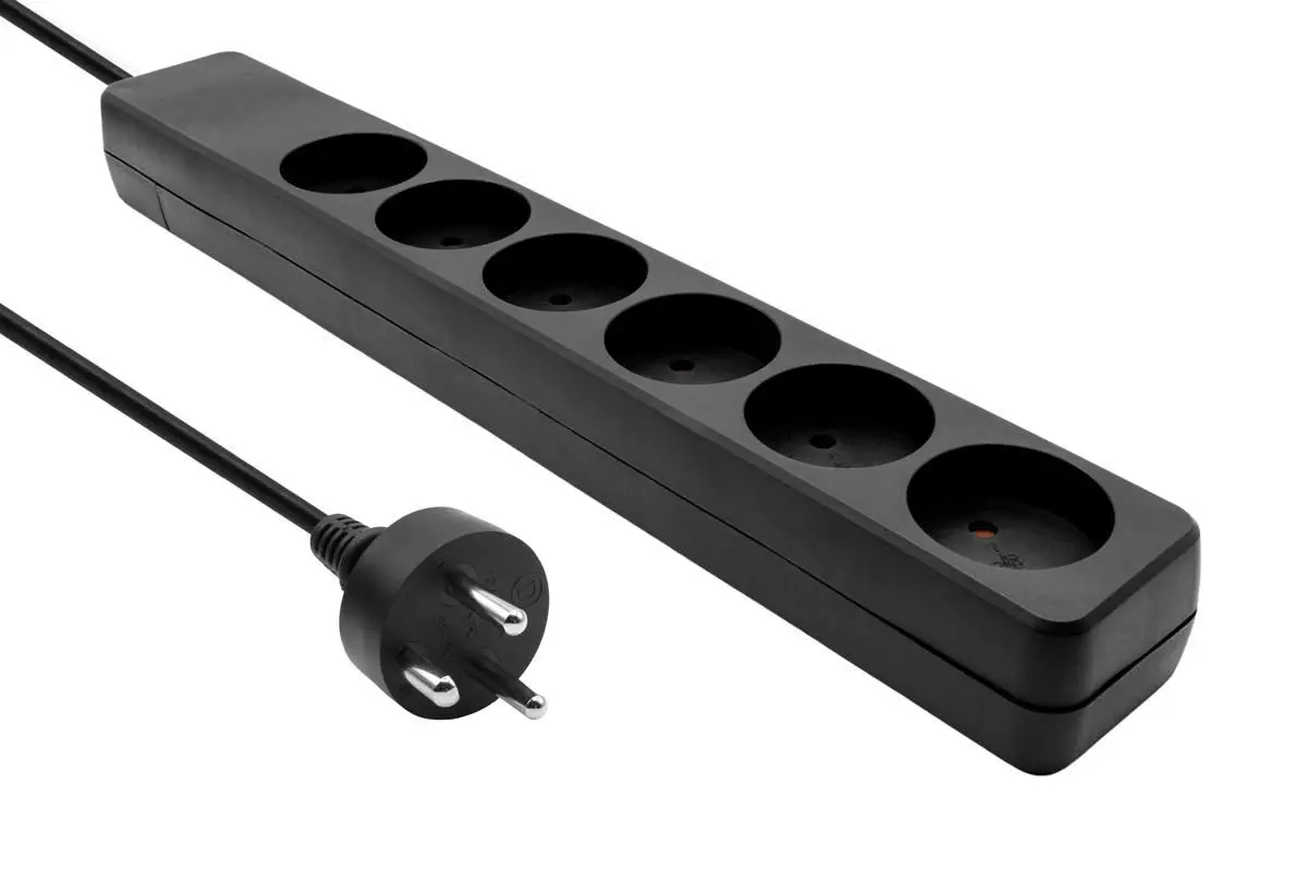 MicroConnect MC-GRU0605DKB strāvas pagarinātājs ar 6