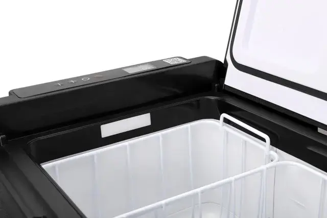 Yolco GCX47 Black portable compressor fridge Photo 7