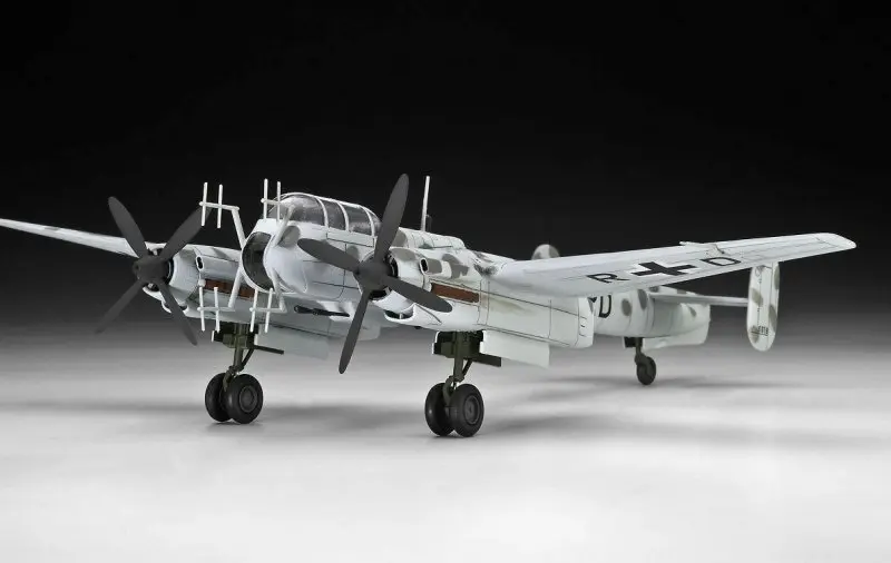 REVELL Arado AR-240 plastic model kit 1/72 Photo 4