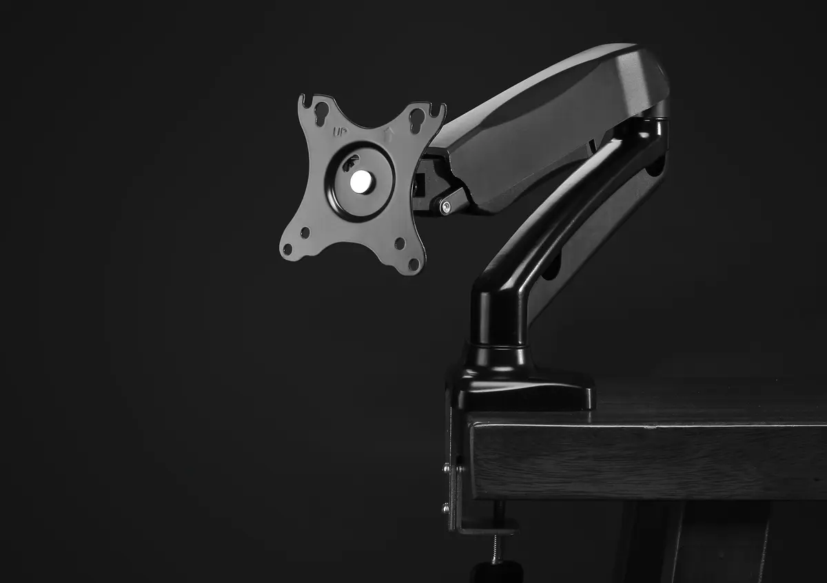 Manhattan Desk Mount for TV and Monitors Photo 12