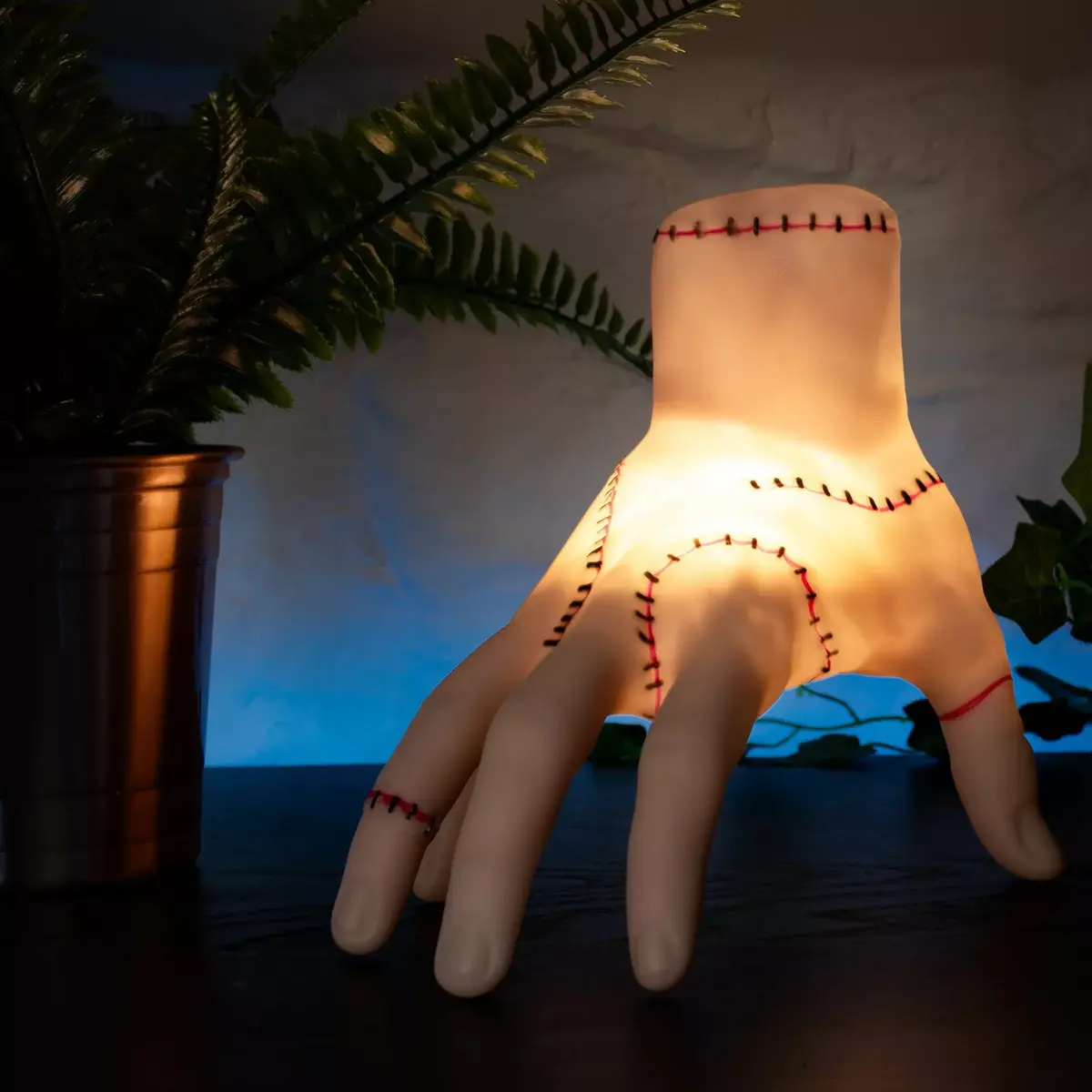 LED Table Lamp Thumbs Up 5056563717409 Photo 8