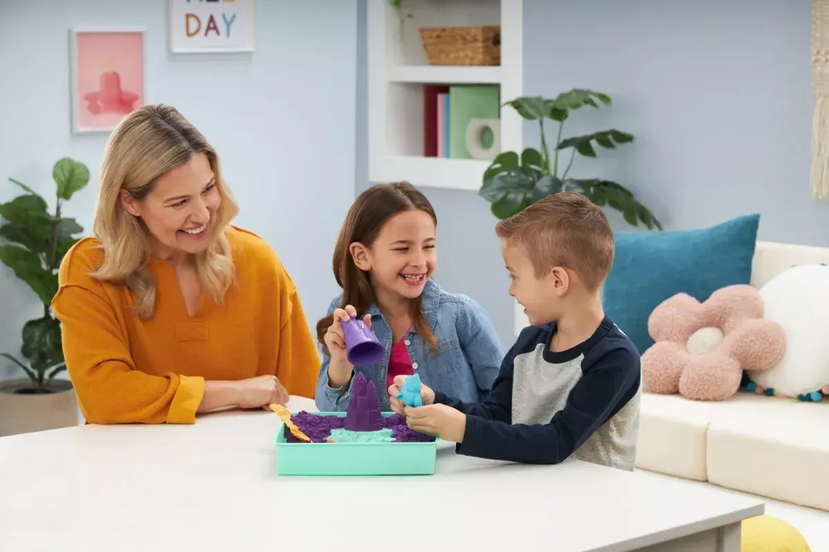 Spin Master Kinetic Sand Sandbox Set Photo 10