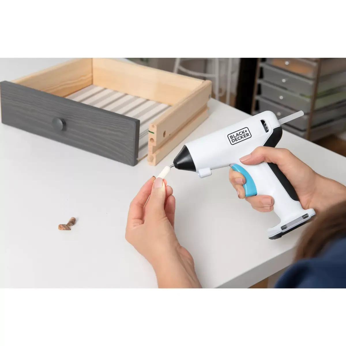 Hot glue gun Black & Decker BCGL115-XJ Photo 12