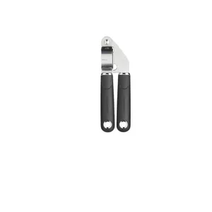 Handheld garlic press Masterclass GB40MCSGNWGP, stainless steel, soft-grip handles, 5 x 17.5 x 3.2 cm, black