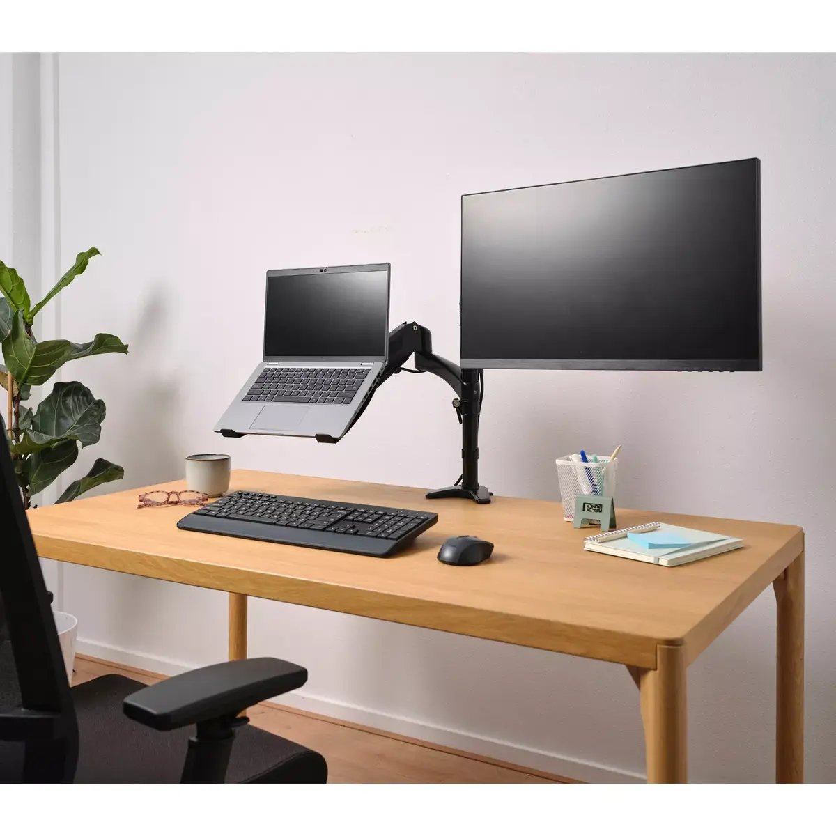 Desk mount TRUST Mara dual-arm for 2×32" monitors Photo 8