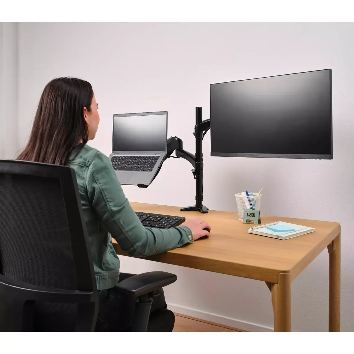 Desk mount TRUST Mara dual-arm for 2×32" monitors Photo 9