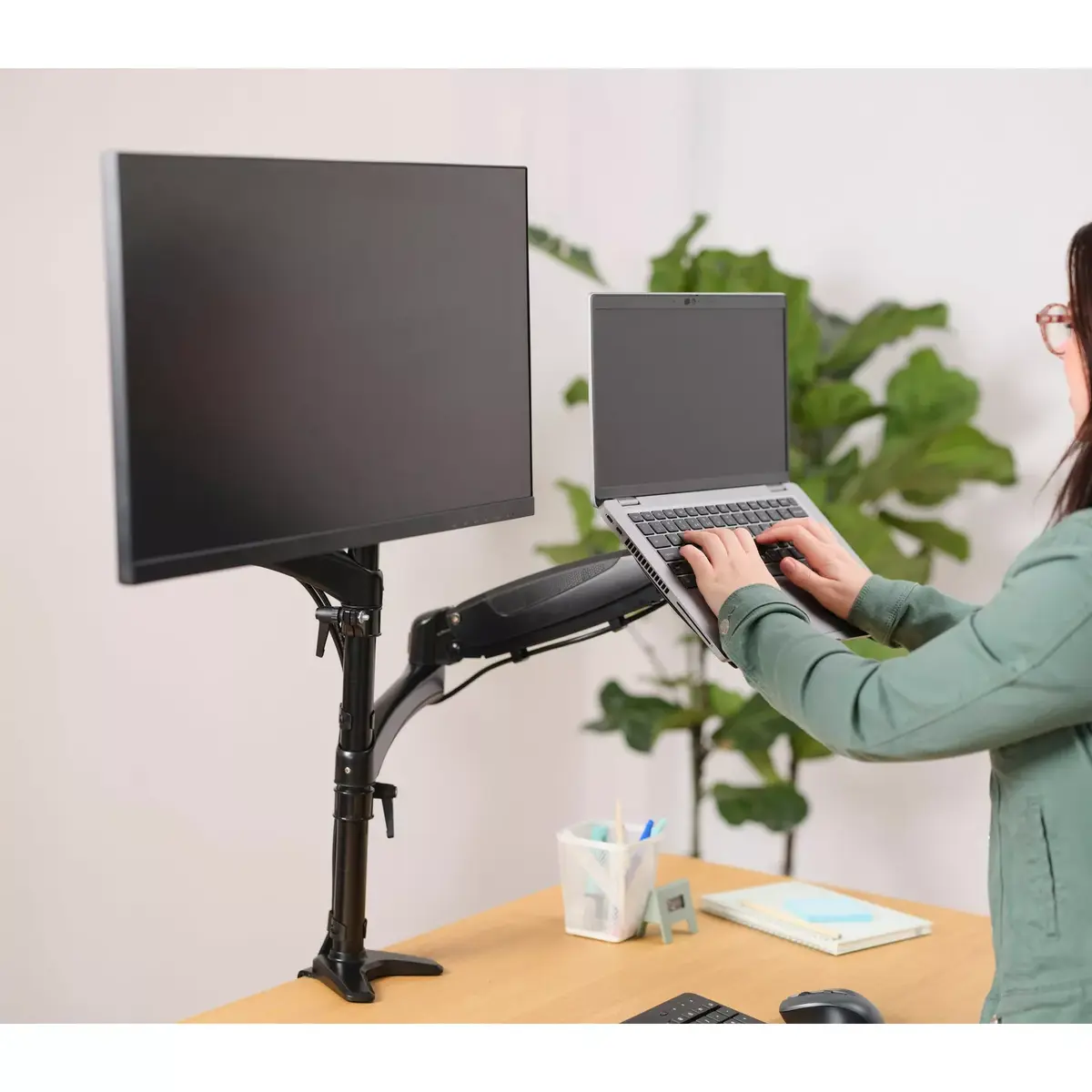 Desk mount TRUST Mara dual-arm for 2×32" monitors Photo 10