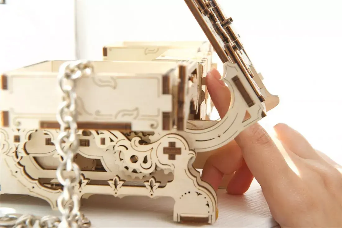 3D Puzzle UGears Antique Box Photo 5