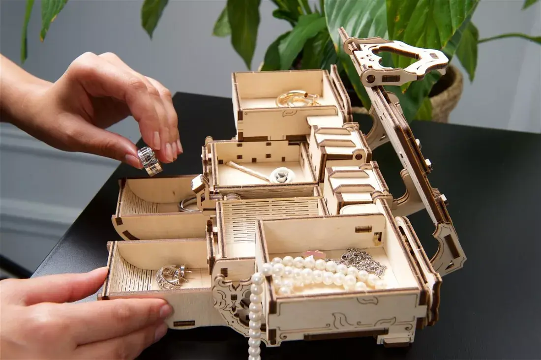 3D Puzzle UGears Antique Box Photo 16