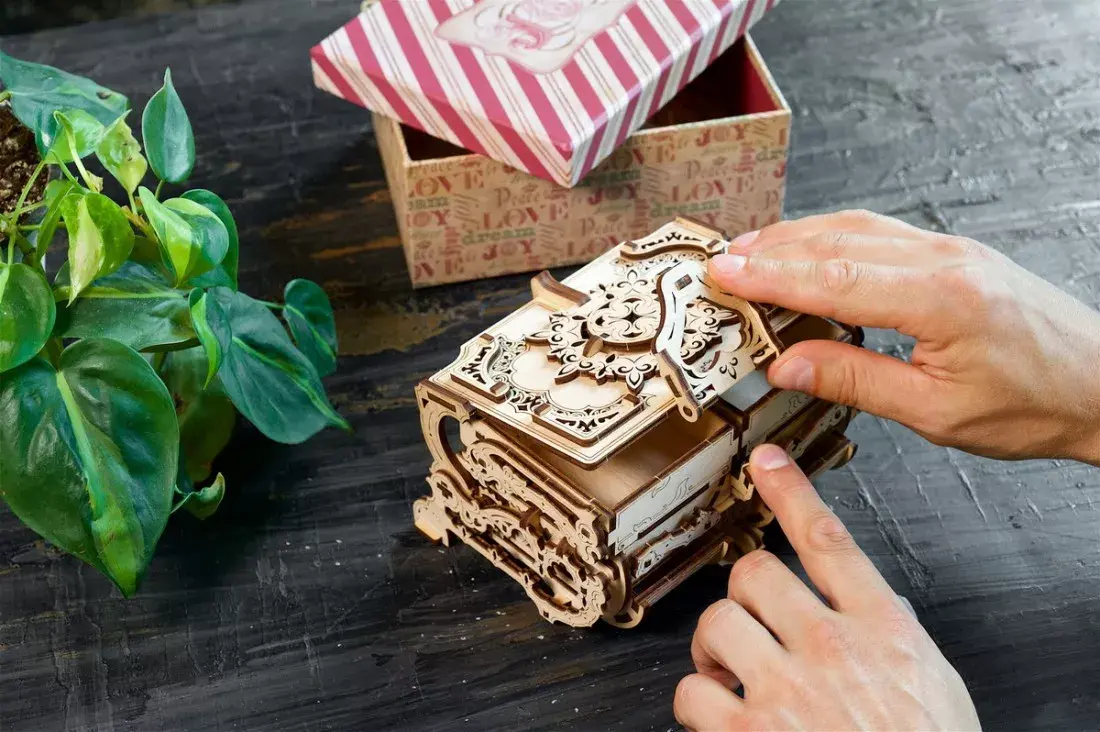 3D Puzzle UGears Antique Box Photo 21