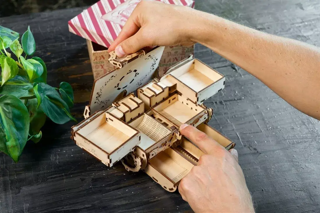 3D Puzzle UGears Antique Box Photo 22