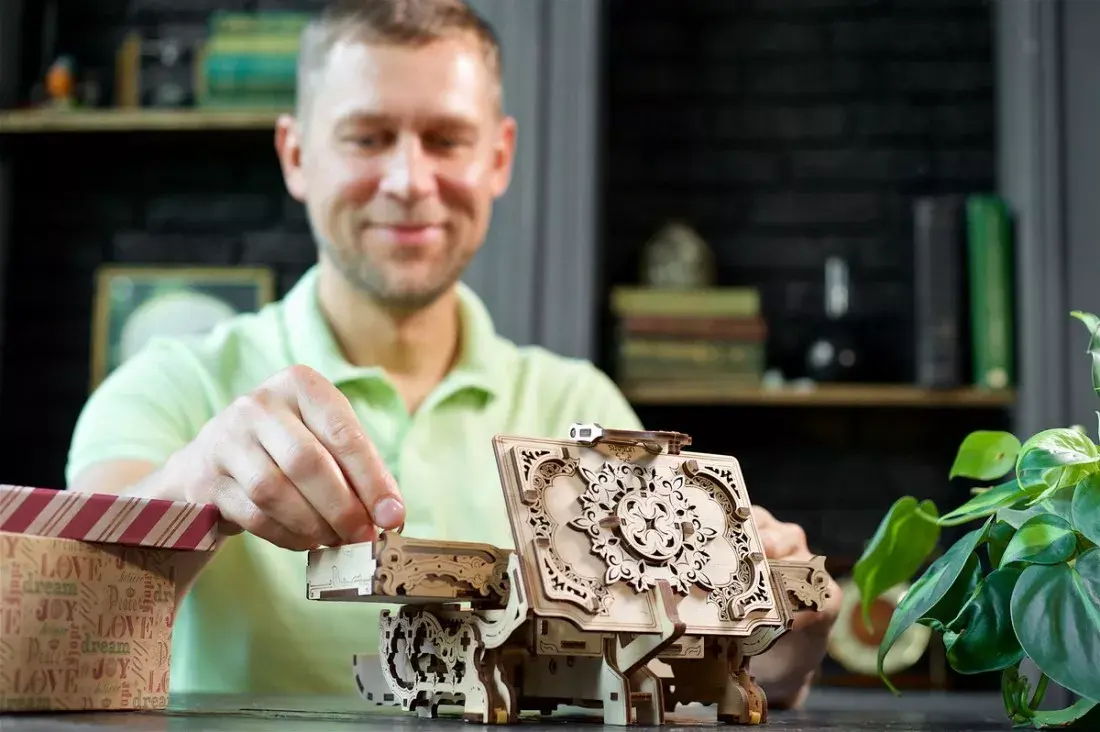 3D Puzzle UGears Antique Box Photo 24