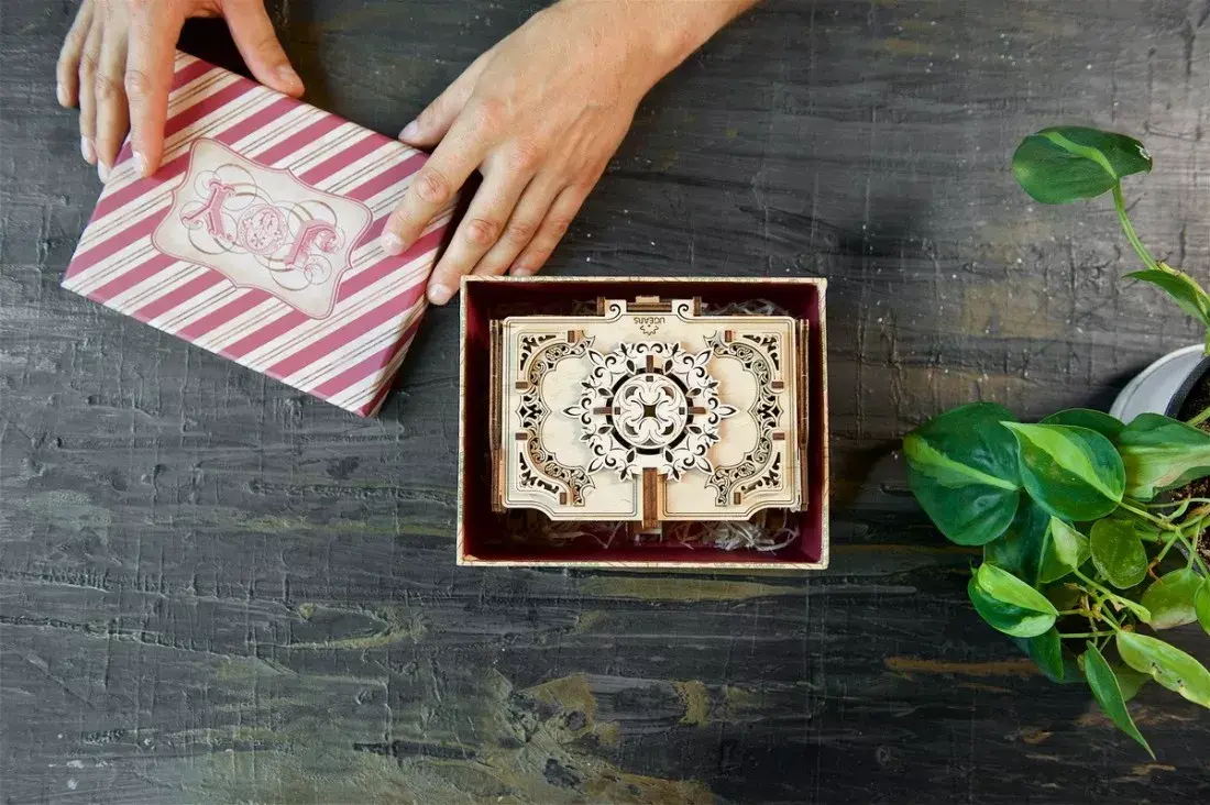 3D Puzzle UGears Antique Box Photo 26