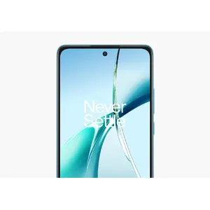 Яркий AMOLED-дисплей, работающий даже при намокании