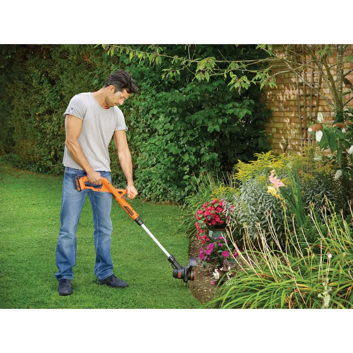 String trimmer Black & Decker ST182320-QW Photo 4