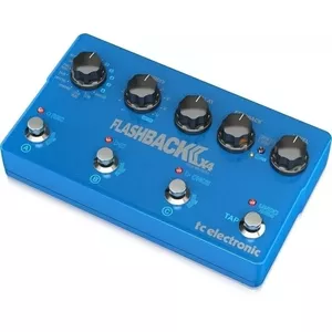 Delay effect pedal TC Electronic Flashback 2 X4 with 4 delay types and 3 presets