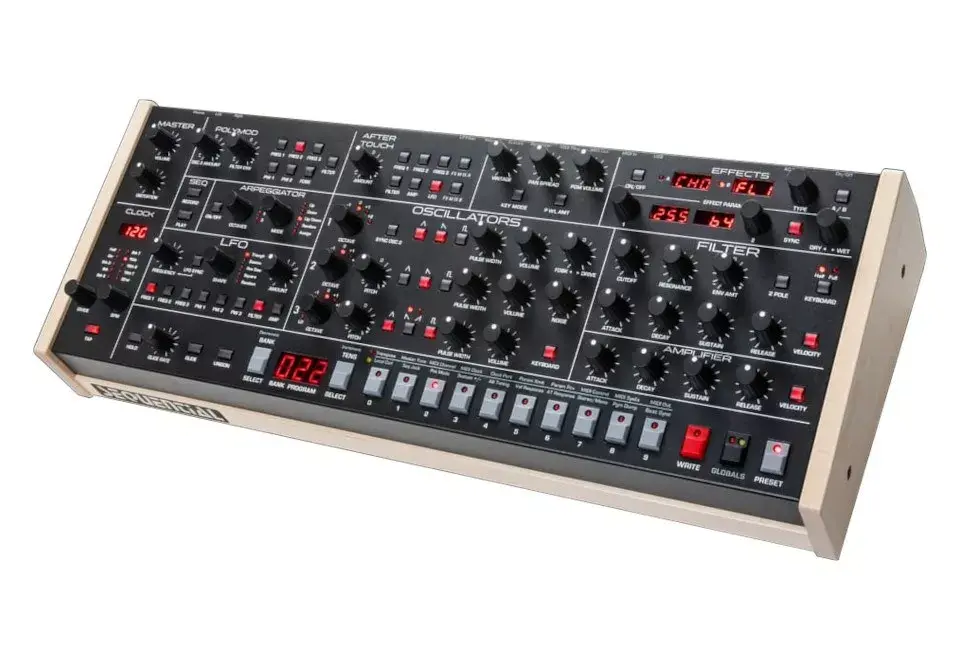 Sequential Trigon 6 Desktop analog polyphonic synthesizer Photo 4
