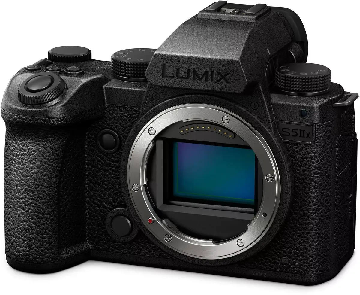 Panasonic Lumix DC-S5 IIX mirrorless camera 24-105mm Photo 3