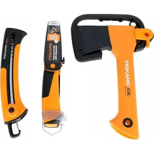 Топор Fiskars X5 XXS с ножом и пилой — компактный набор для рубки древесины