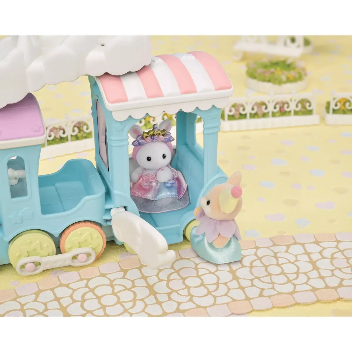 Sylvanian Families Floating Cloud Rainbow Train Photo 10