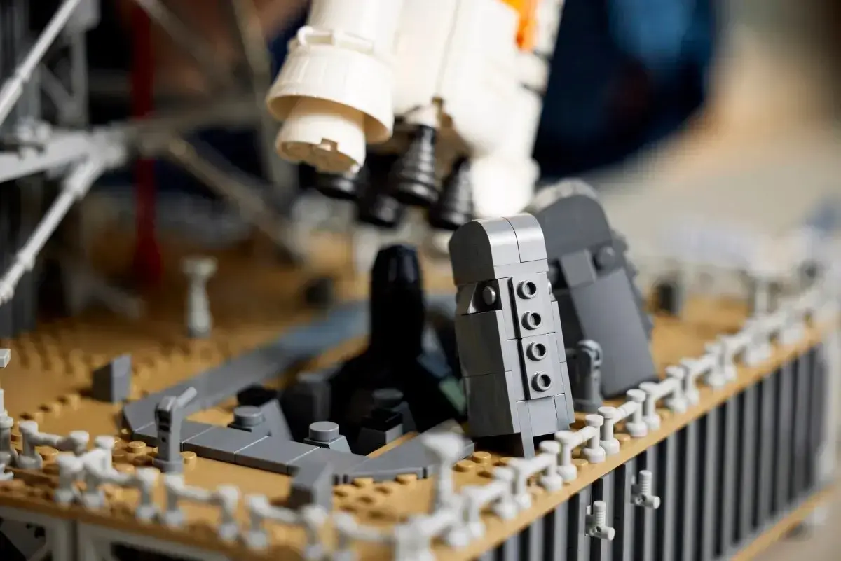 LEGO Icons 10341 NASA Artemis Space Launch System modelis Photo 7