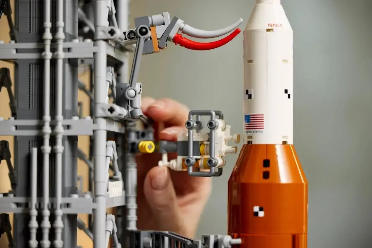 LEGO Icons 10341 NASA Artemis Space Launch System modelis Photo 8