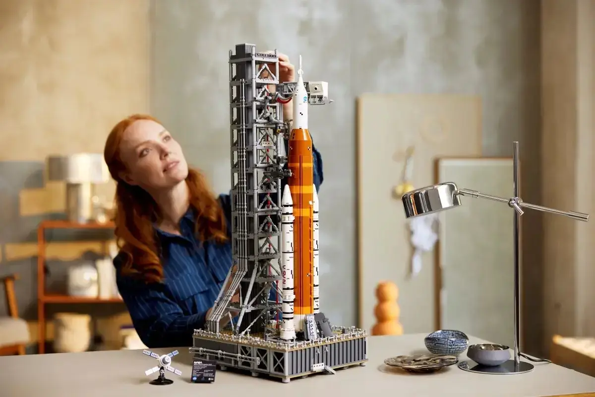 LEGO Icons 10341 NASA Artemis Space Launch System modelis Photo 9