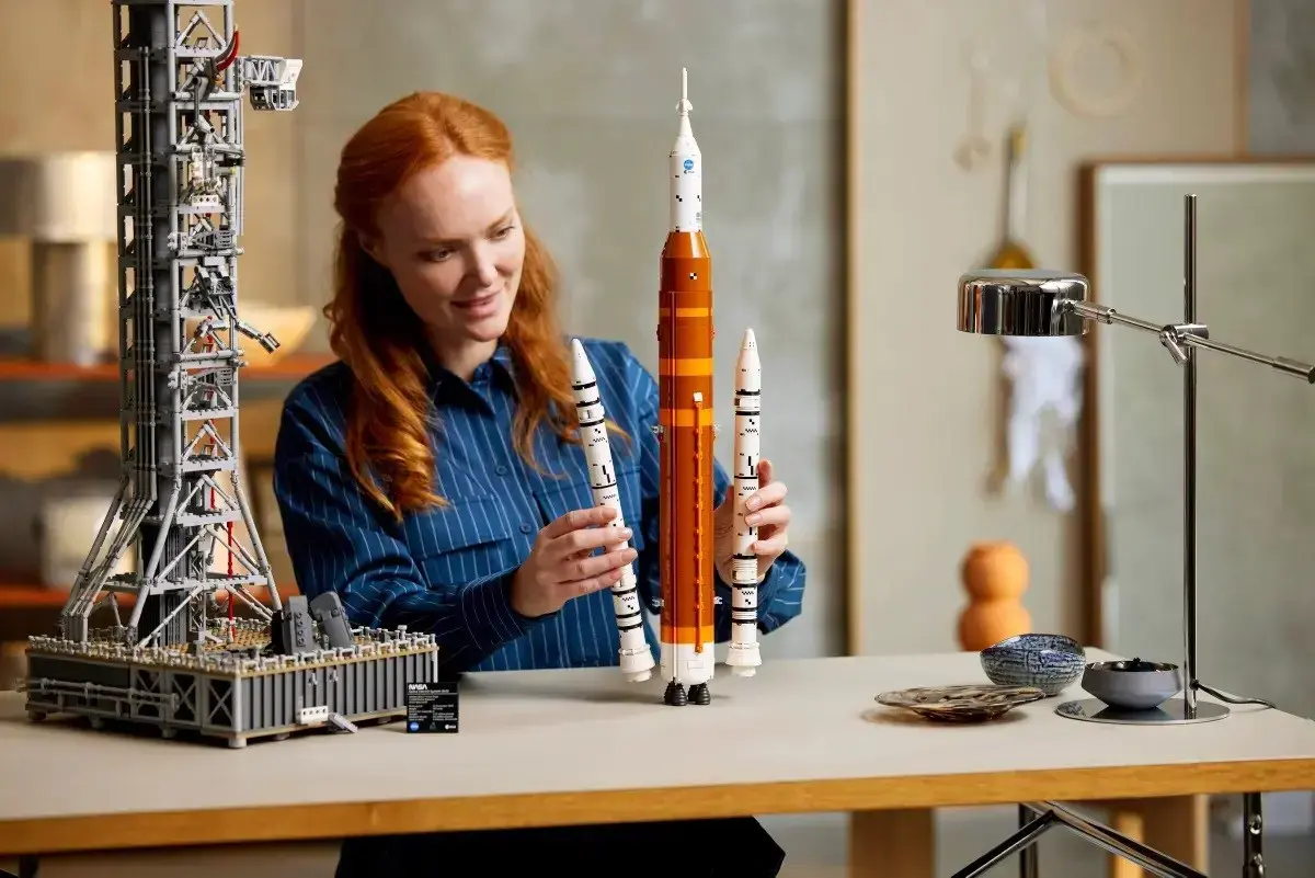 LEGO Icons 10341 NASA Artemis Space Launch System modelis Photo 11