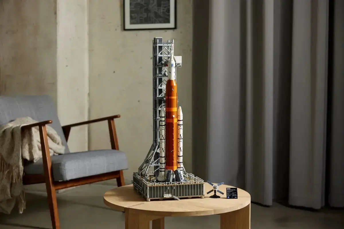 LEGO Icons 10341 NASA Artemis Space Launch System modelis Photo 12