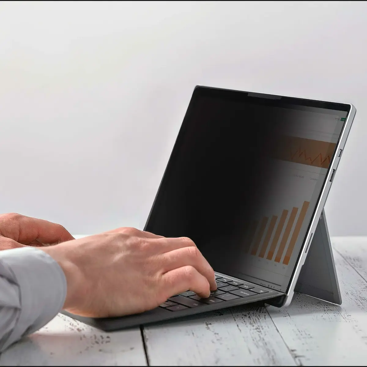 StarTech 124SL-PRIVACY-SCREEN Privacy Filter for Surface Photo 5