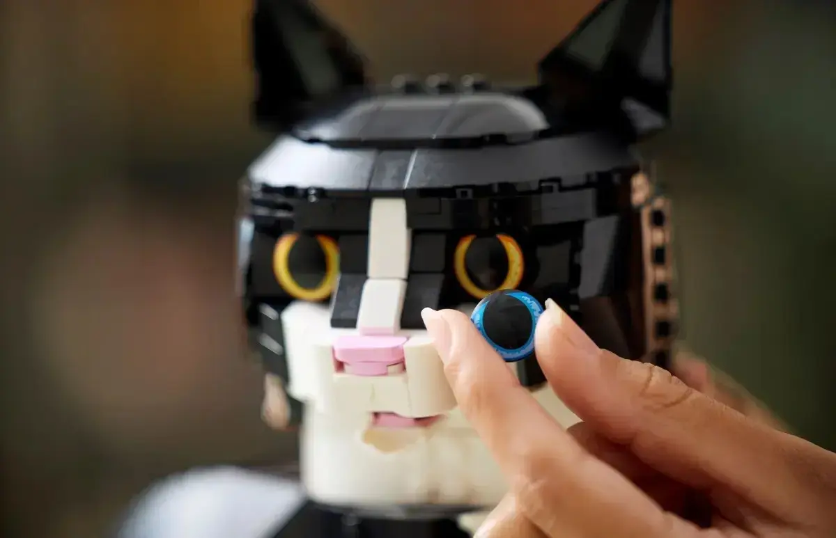 LEGO Ideas 21349 Tuxedo Cat building kit Photo 8