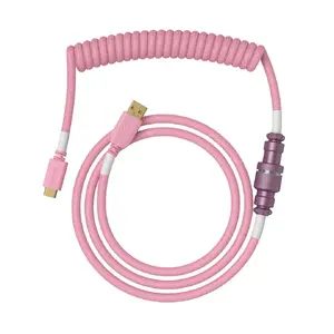 Spirālveida USB kabelis GLORIOUS GMMK Pixel Pink 1,5 m — noņemams kabelis priekš tastatūrām