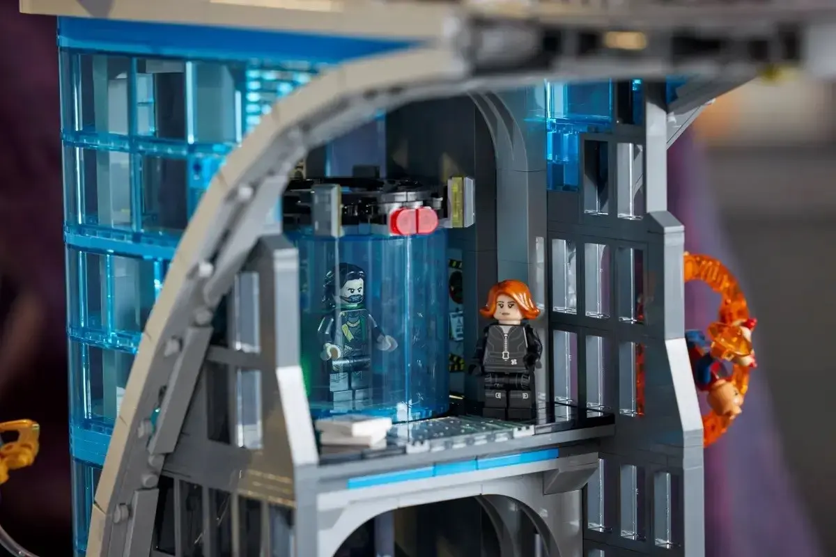 LEGO Marvel 76269 Avengers Tower модель Photo 13