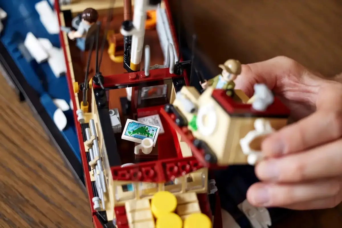 LEGO Ideas 21350 Jaws construction set Photo 13
