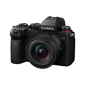 Panasonic Lumix S5 bezspoguļa kamera ar S 18-40mm F4.5-6.3 Zoom objektīvu 24.2 MP CMOS 4K Ultra HD Melna